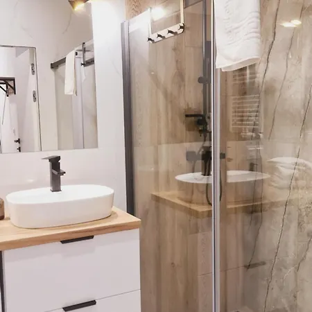 2 Ustronnie - 5d Apartment *